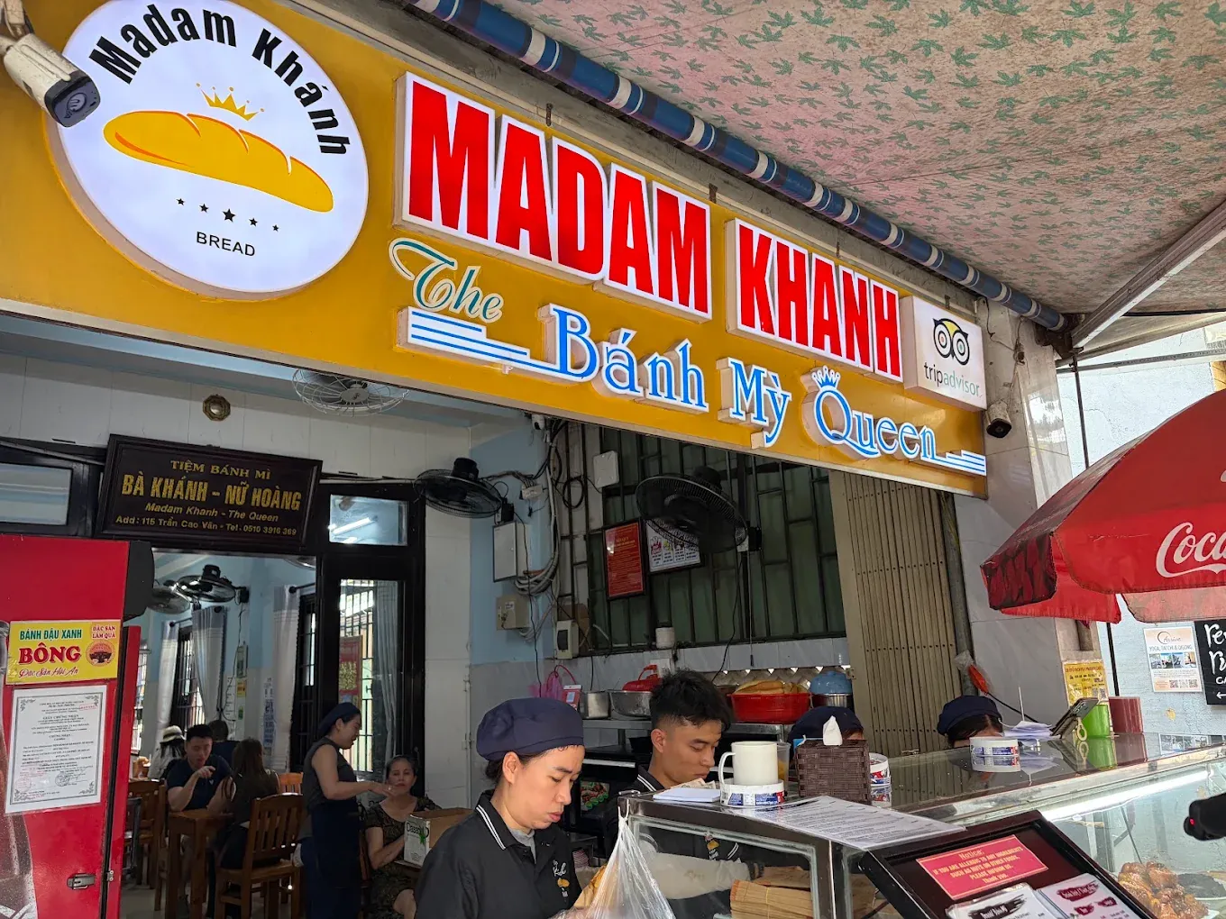 Bảng hiệu Madam Khanh